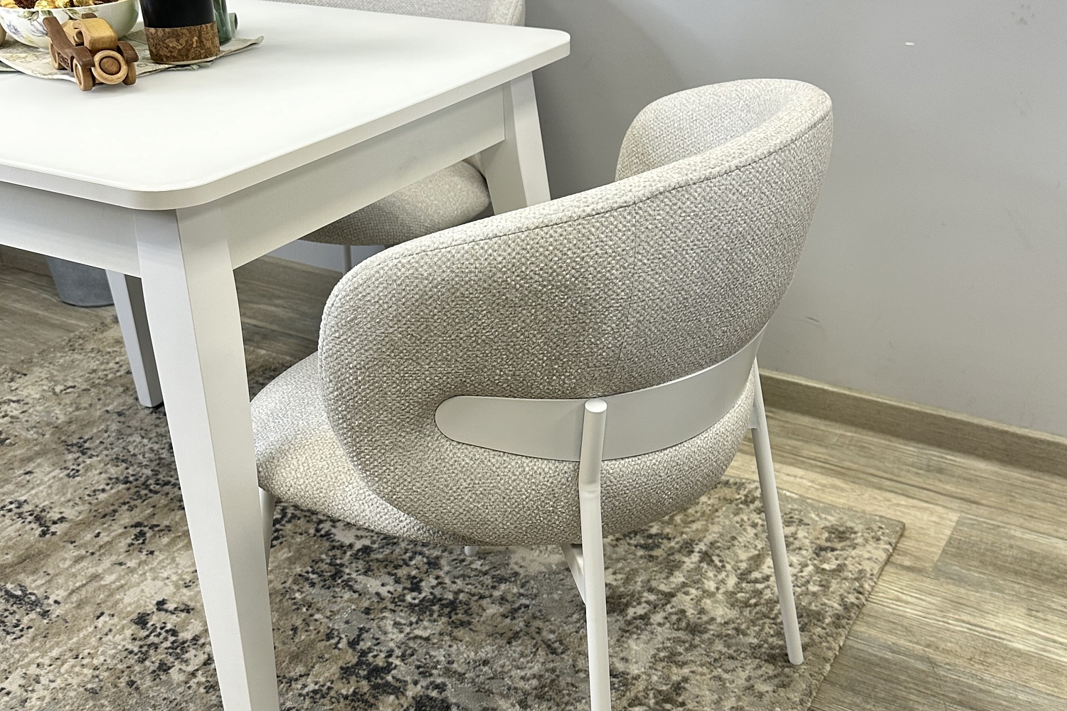 Обеденные столы - изображение №6 "Стол обеденный Орпен опоры белый/столешница белый сатин"  на www.Angstrem-mebel.ru