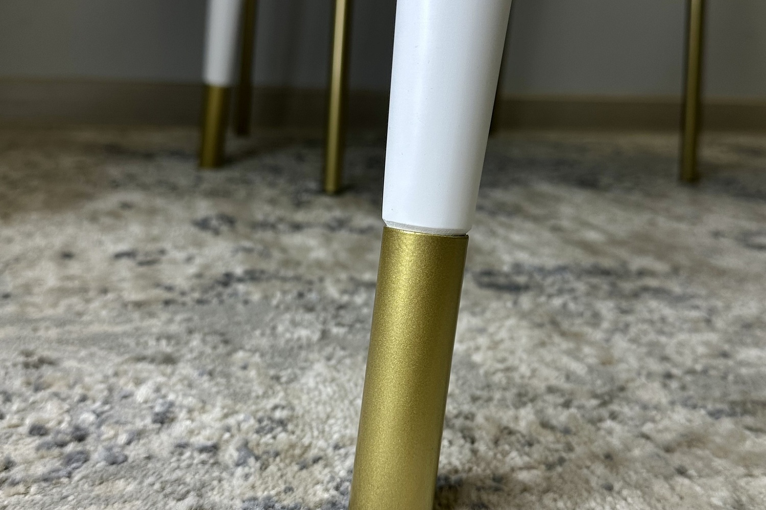 Обеденные столы - изображение №4 "Стол обеденный Мане К1100 опоры белый(зол) / столешница белый сатин"  на www.Angstrem-mebel.ru