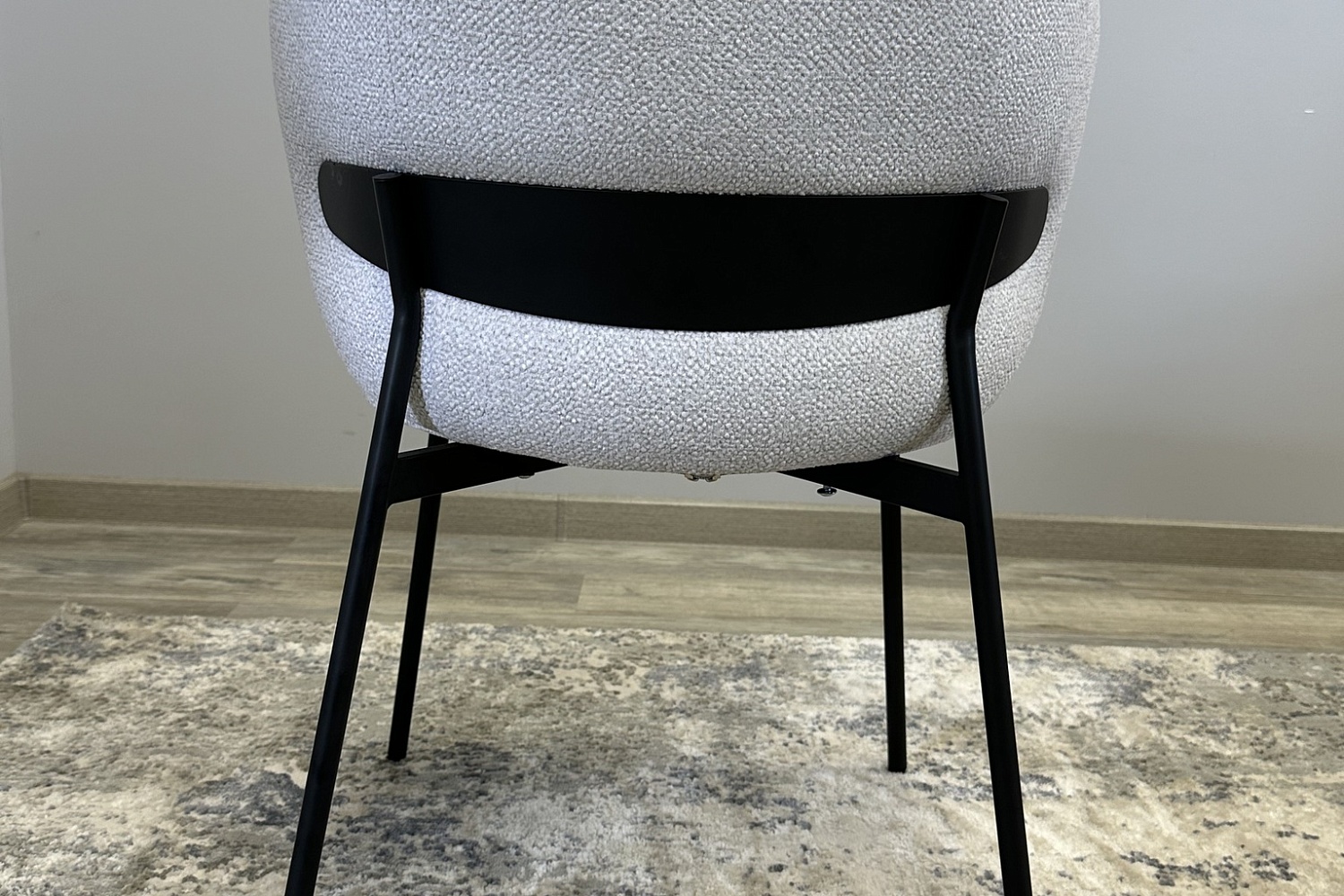 Кухонные стулья - изображение №4 "Стул Слил серебристый / опоры черные"  на www.Angstrem-mebel.ru