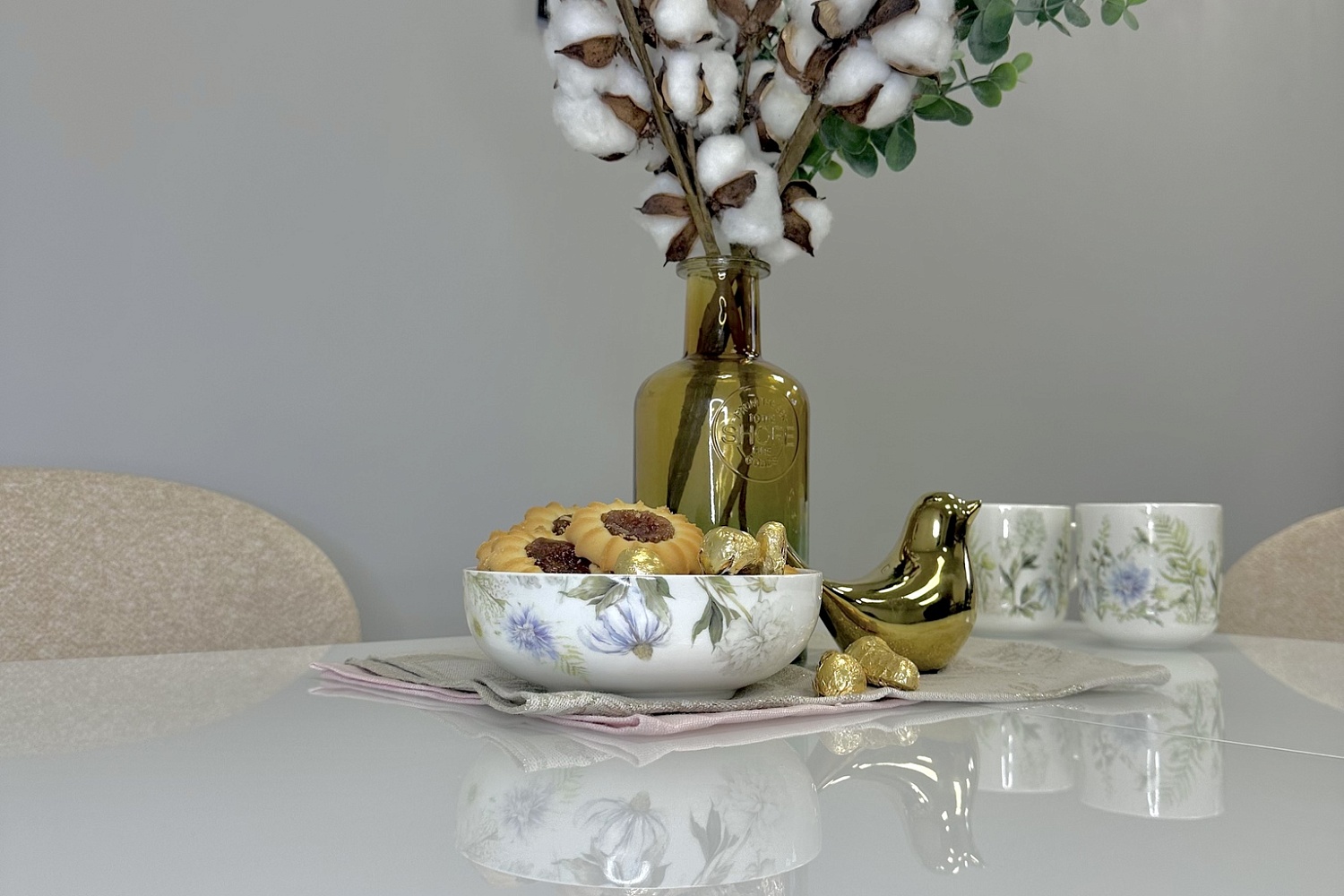 Обеденные столы - изображение №5 "Стол обеденный Мане К1100 опоры белый(зол) / столешница белый глянец"  на www.Angstrem-mebel.ru